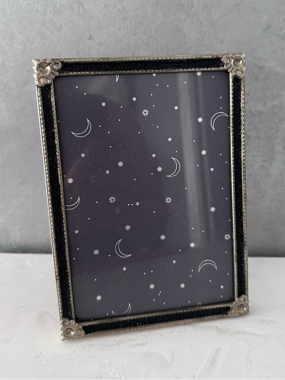 VINTAGE ORNATE METAL GOLD FRAME BLACK GLITTER TRIM 5X7